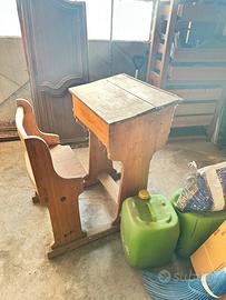 Vecchio banco scolastico