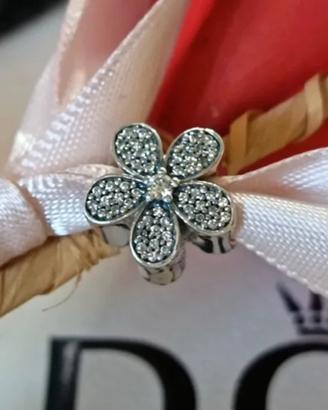 Charm Pandora. Margherita luminosa 