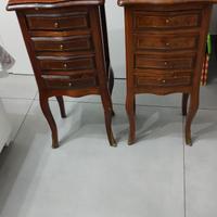 coppia di comodini stile antico