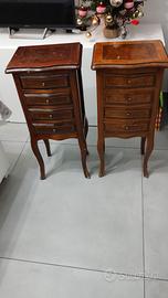coppia di comodini stile antico