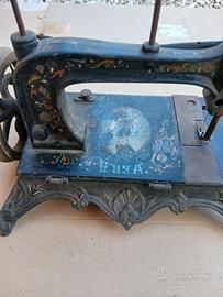 Macchina da cucire vintage  originale regina Margh