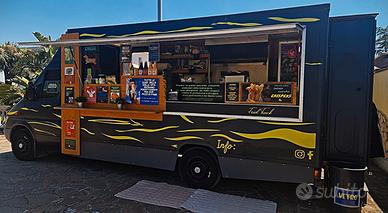Food Truck attrezzato pronto all'uso