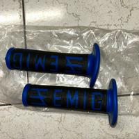 Manopole ODI Emig Pro V2 Lock-On – Grigio/Graphite