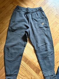 Pantaloni Nike tech