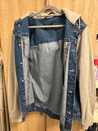 Giacca di jeans con cappuccio e maniche in felpa