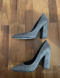 Scarpe con tacchi Guess