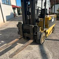 Carello elevatore con pala per cereali