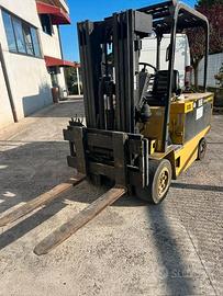 Carello elevatore con pala per cereali