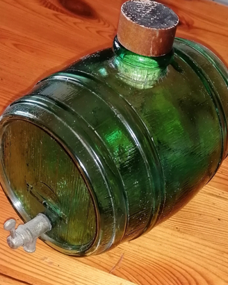 Botticella vintage in vetro verde con rubinetto