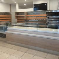 Bancone bar con vetrina refrigerata da 5000 mm