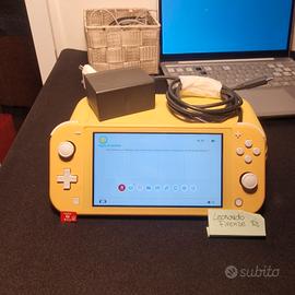 Switch Lite + MicroSD 128Gb + custodia da viaggio