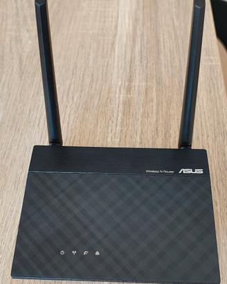 ASUS RT-N12E, Router WiFi
