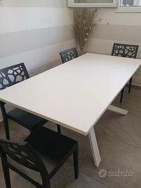 tavolo da cucina oppure salotto 