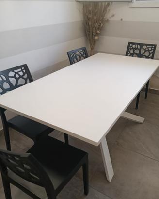tavolo da cucina oppure salotto 