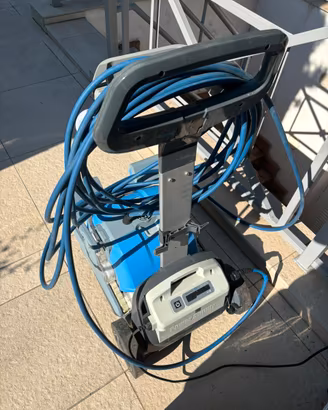 Robot pulisci piscina automatico Dolphin m400