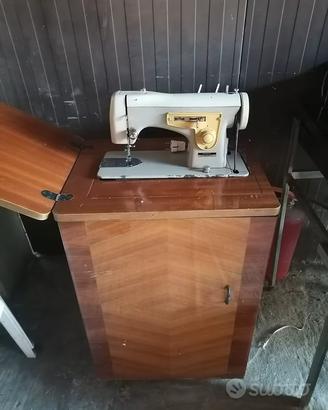 Macchina da cucire Necchi