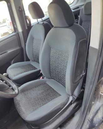Sedile anteriore sx FIAT DOBLO del 2011