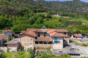 CASA SEMINDIPENDENTE A REVELLO