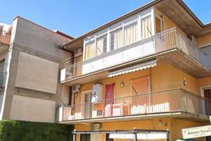 Camporotondo- Via Padre Pio - Vani 4 -Buone Condiz