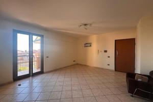 Appartamento 100 mq con box auto - vitulazio