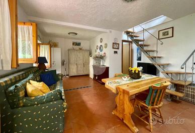 VILLA A SCHIERA A SAN GIOVANNI A PIRO