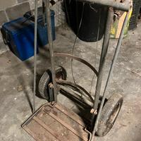 Carrelli movimentazione bidoni