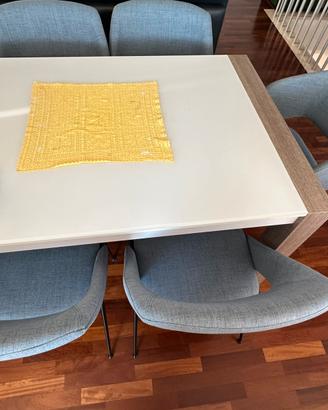 4 sedie e 2 poltroncine da cucina Febal e tavolo