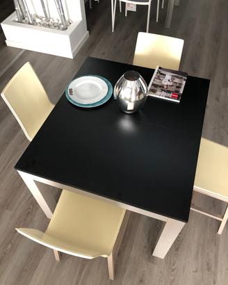 Tavolo e 4 sedie Scavolini