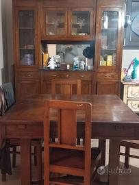 Credenza e tavolo con sedie