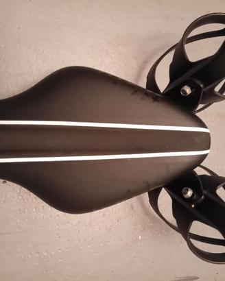 Sella Fizik con portaborracce