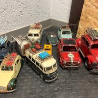 Modellini auto in latta