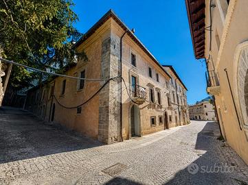 4 LOCALI A L'AQUILA