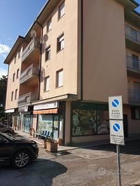 Locale commerciale fronte strada