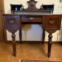 Antico scrittoio in legno