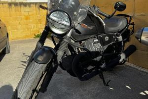 MOTO GUZZI V7 STONE CENTENARIO