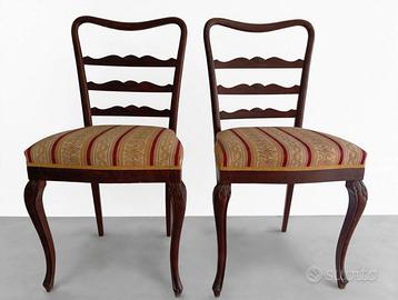 Coppia di sedie vintage in legno stile classico