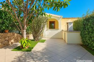 VILLA A SCHIERA A LOIRI PORTO SAN PAOLO