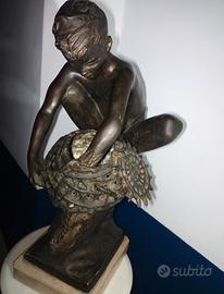 Scultura in bronzo con colonna 
