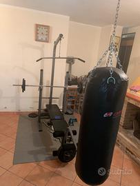 Homegym con sacco da boxe