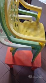 Tavolino e sedie in plastica