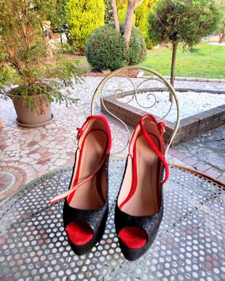 Sandali neri e rossi con tacco, Zara