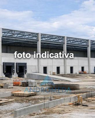 Immobile di 4120 m² a Vitulazio