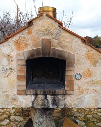 Forno a legna in pietra