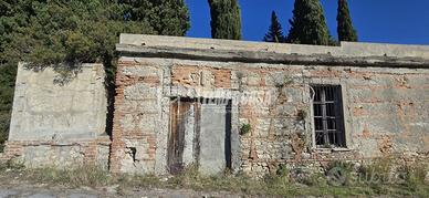 Casale con terreno a Gesso