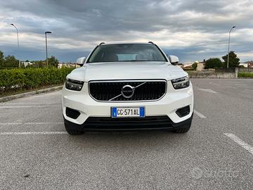 Volvo xc40 momentum core - 2021