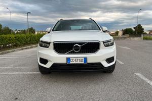 Volvo xc40 momentum core - 2021