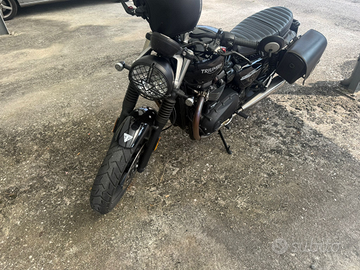 Triumph Street Twin 900
