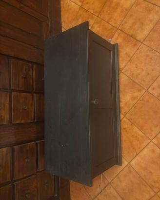Vari mobili da arredamento