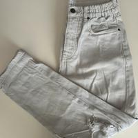 Pantaloni denim strappati bershka