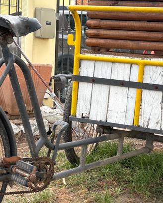 Vecchia bici da trasporto